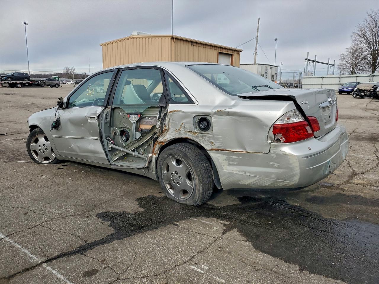2003 TOYOTA AVALON XL photo 2