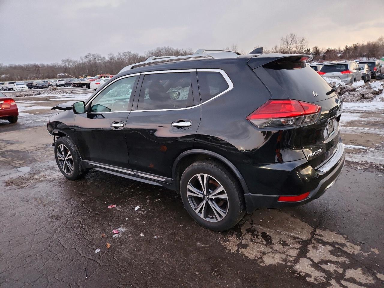 2017 NISSAN ROGUE SV photo 2