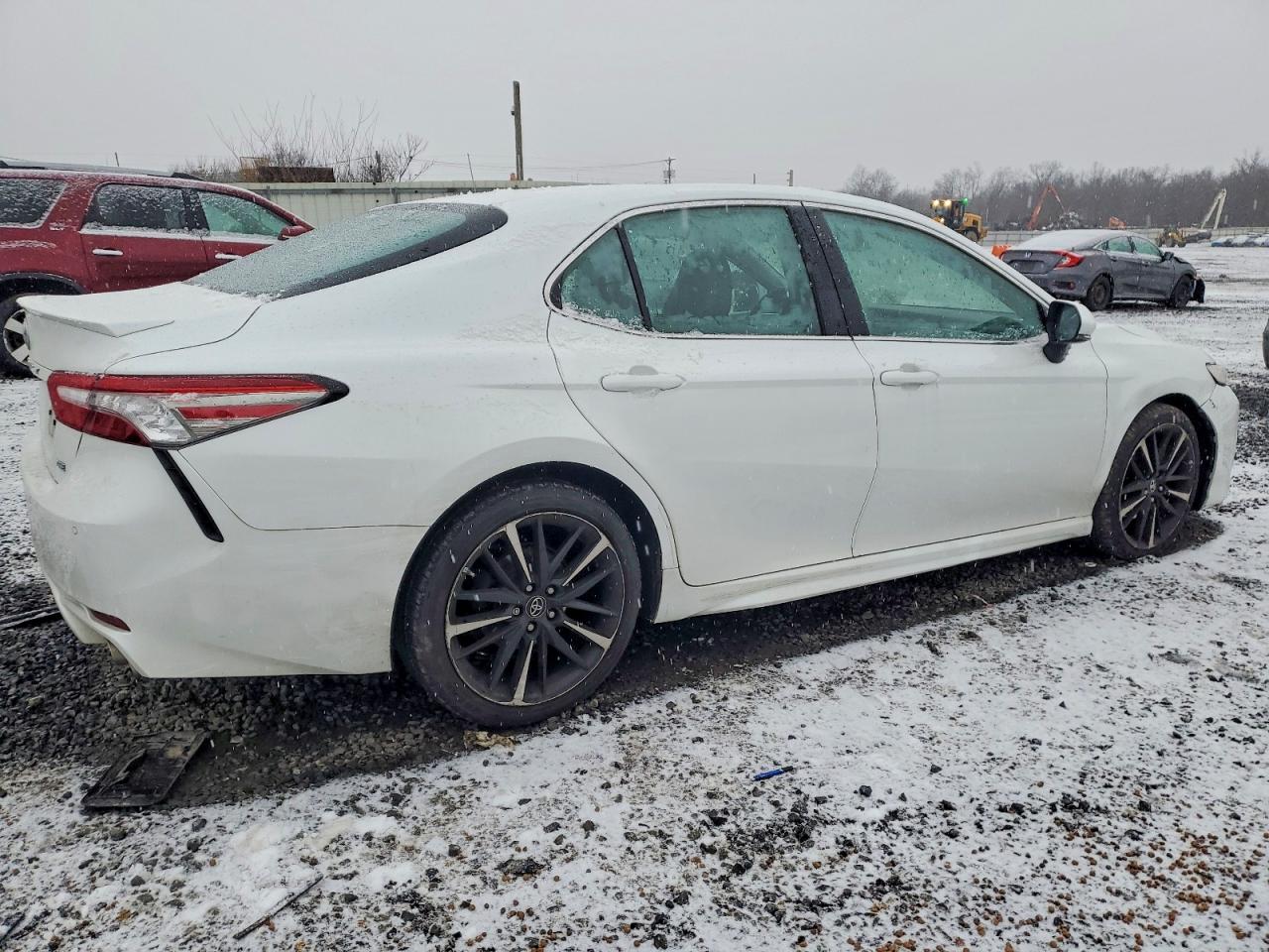 2018 TOYOTA CAMRY XSE photo 3