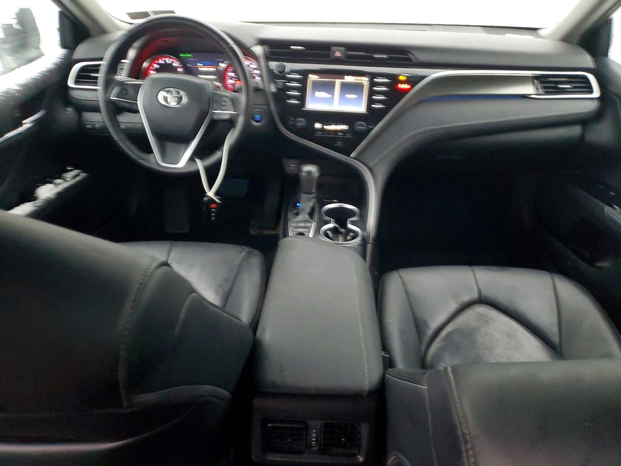 2018 TOYOTA CAMRY XSE photo 8