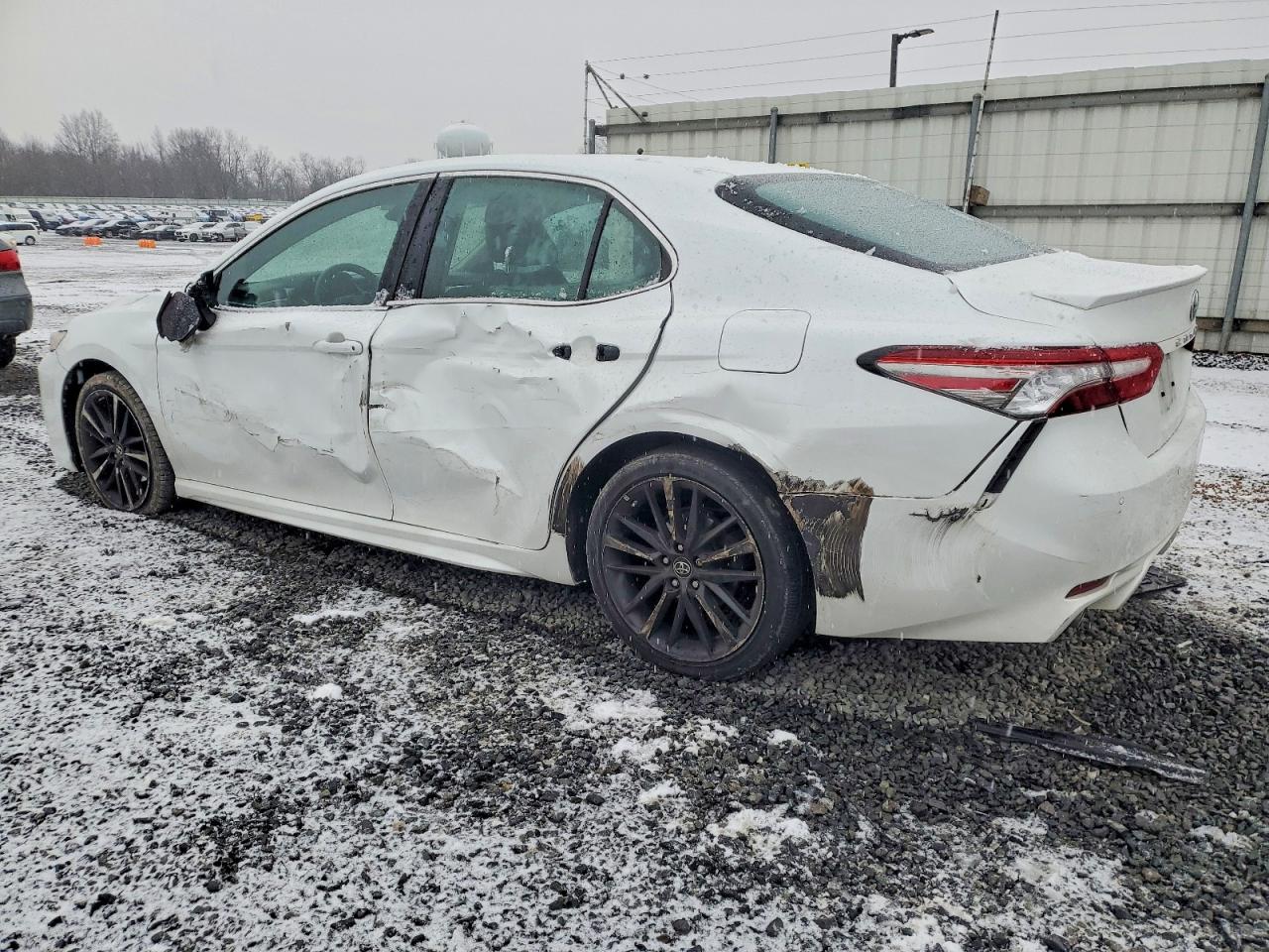 2018 TOYOTA CAMRY XSE photo 2