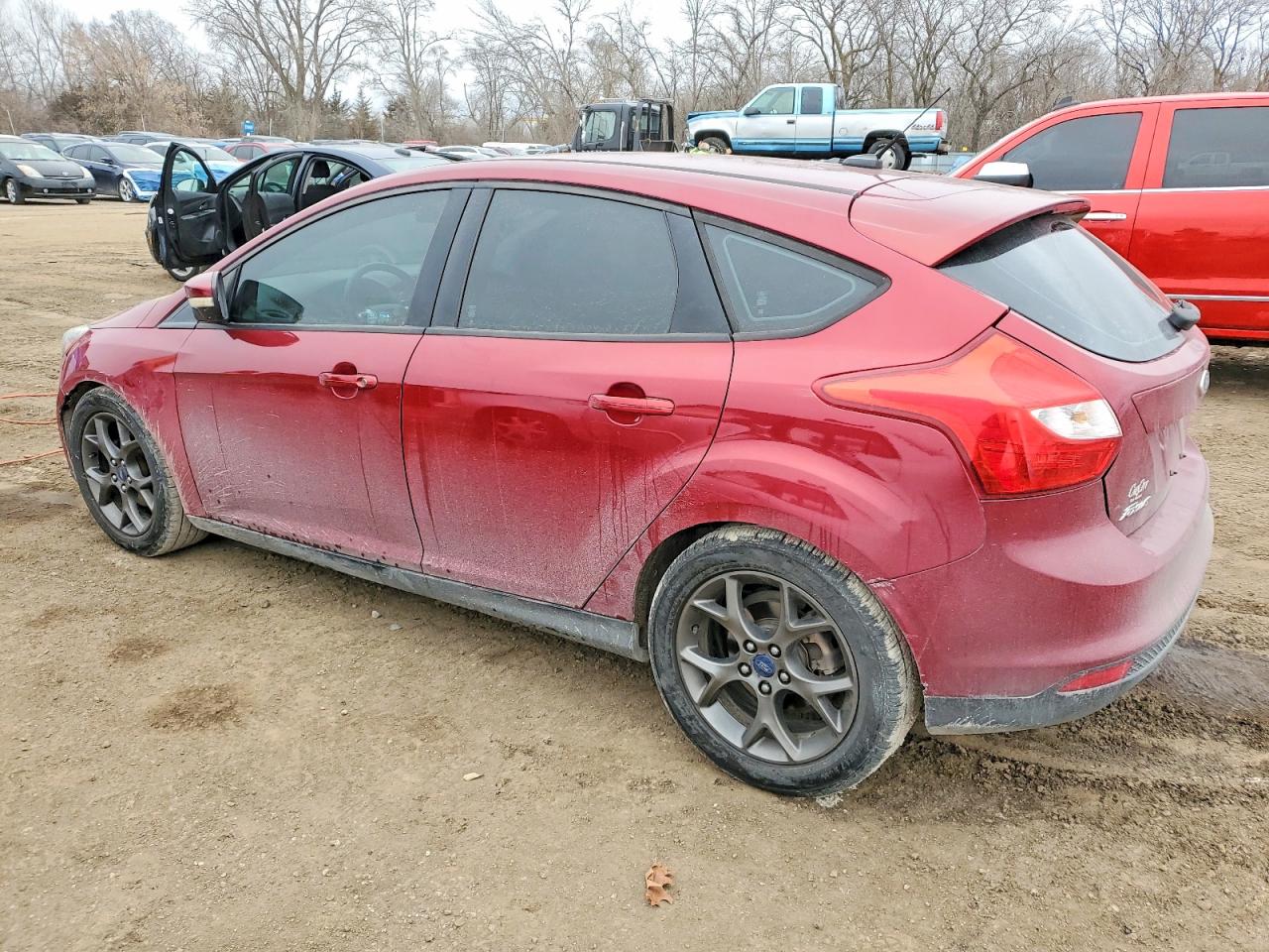 2014 FORD FOCUS SE photo 2