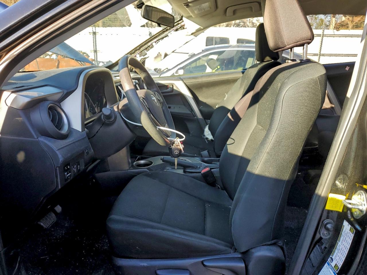 2014 TOYOTA RAV4 LE photo 7