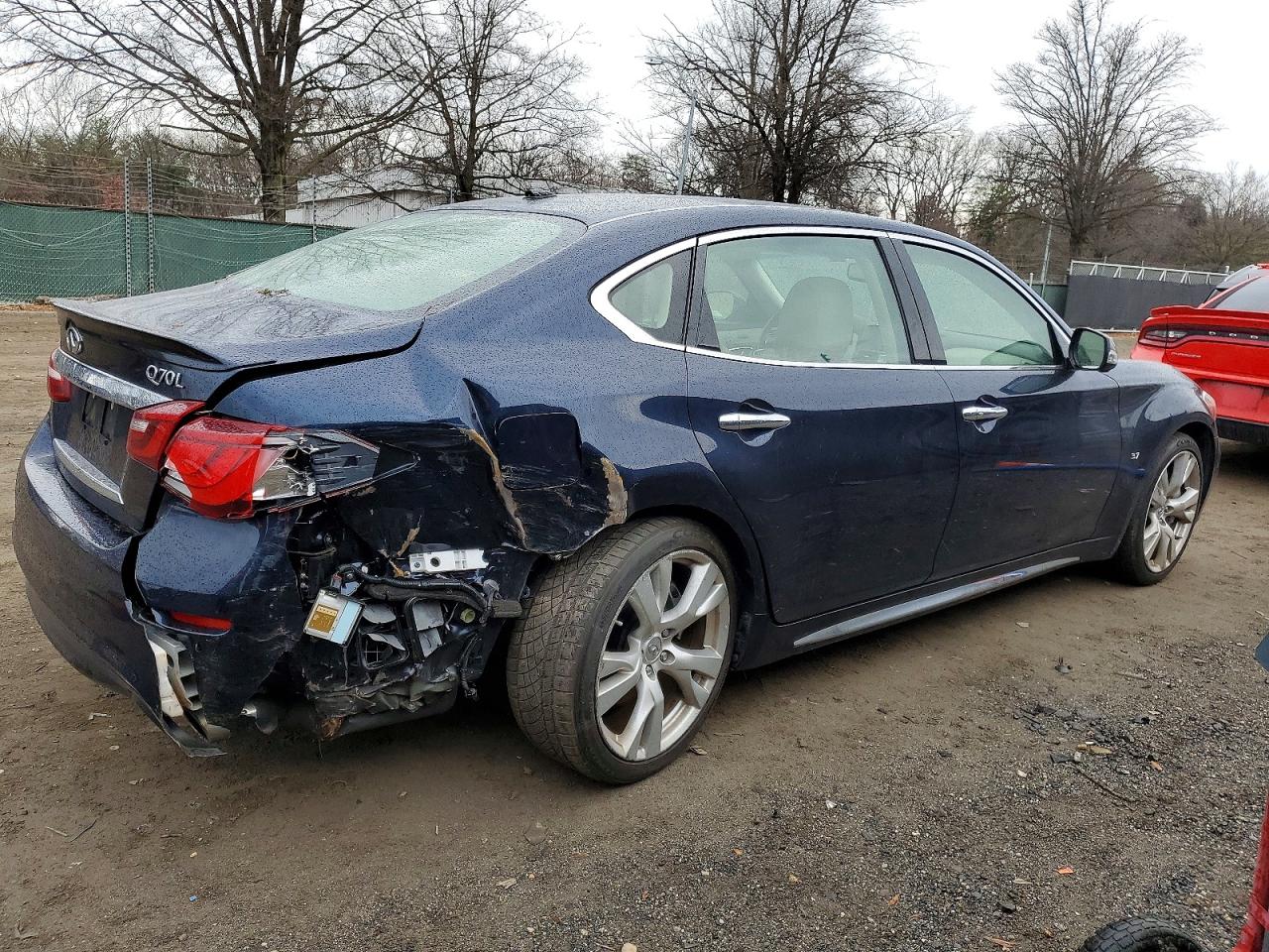 2015 INFINITI Q70L 3.7 photo 3