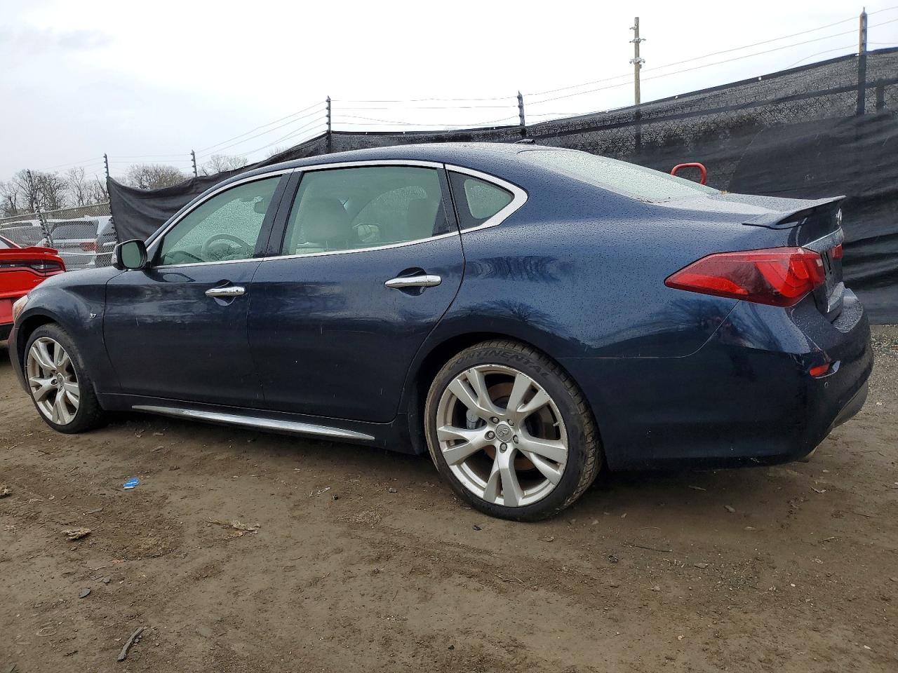2015 INFINITI Q70L 3.7 photo 2