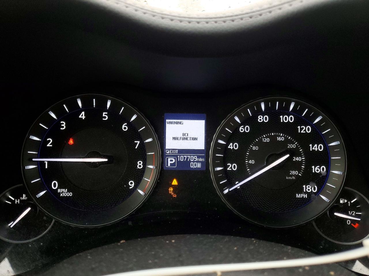 2015 INFINITI Q70L 3.7 photo 9
