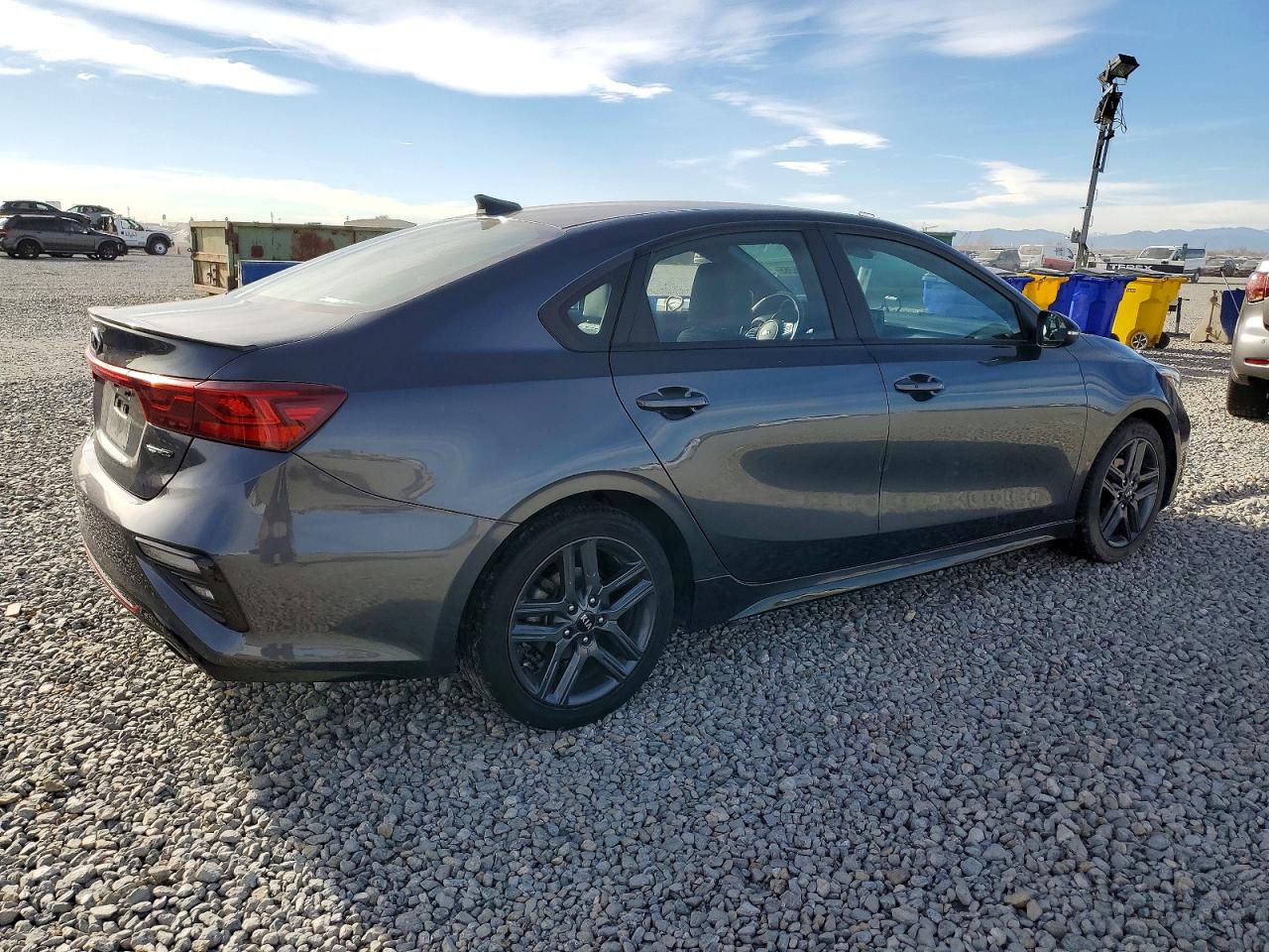 2020 KIA FORTE GT LINE photo 3