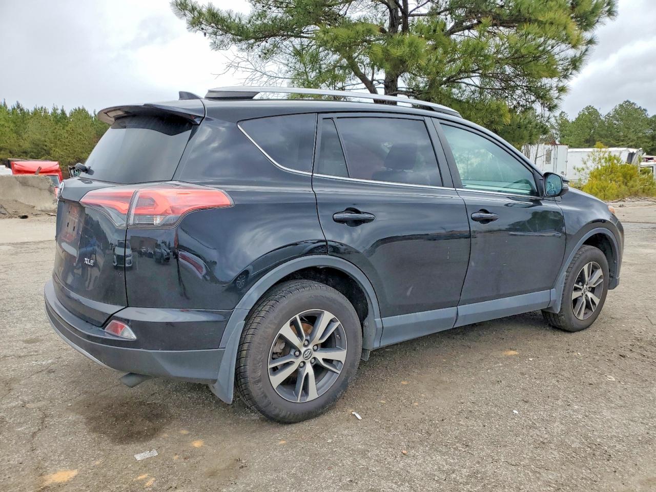 2018 TOYOTA RAV4 ADVENTURE photo 3