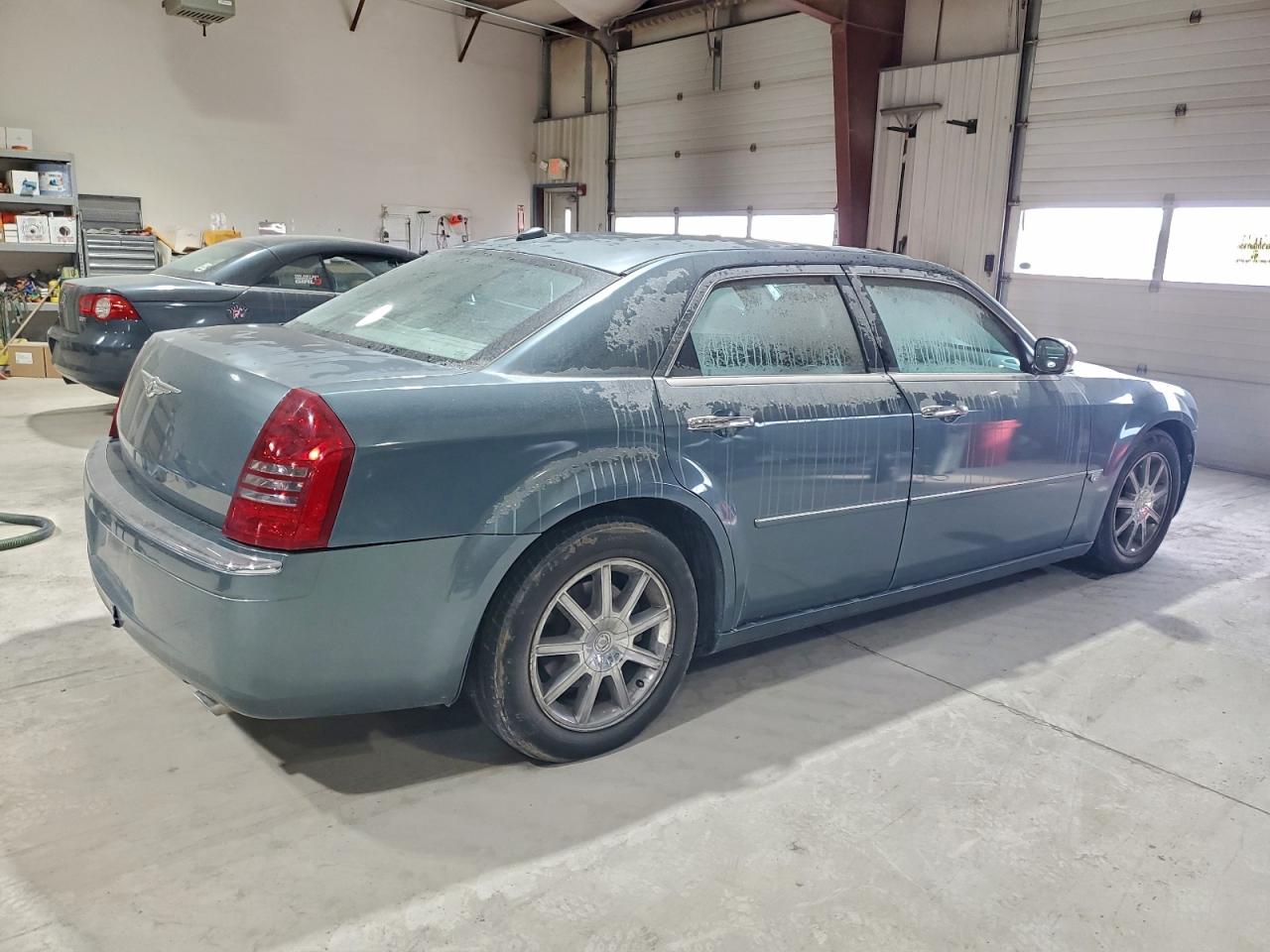 2005 CHRYSLER 300C photo 3