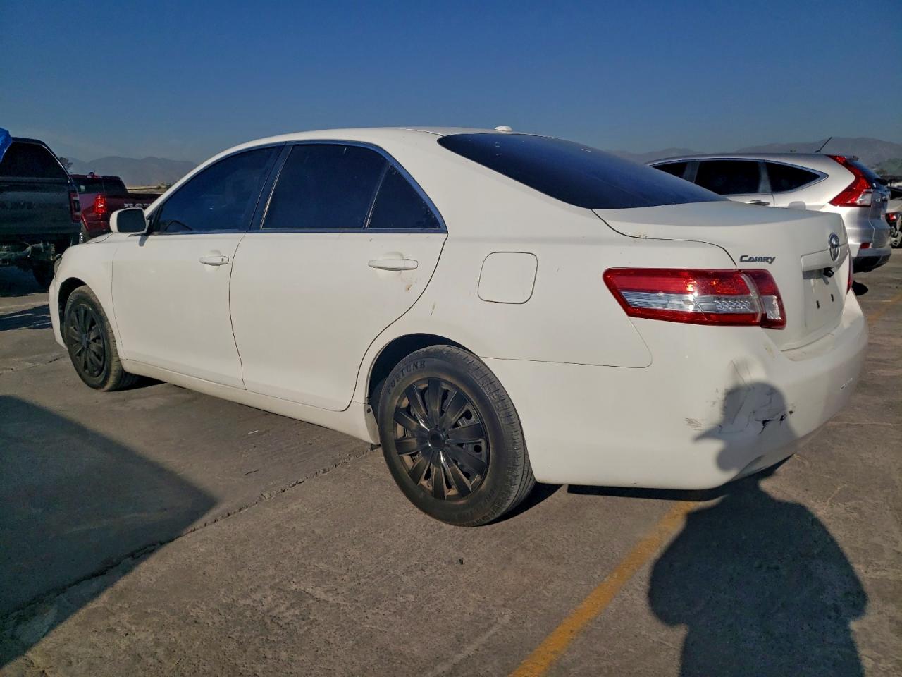 2011 TOYOTA CAMRY BASE photo 3