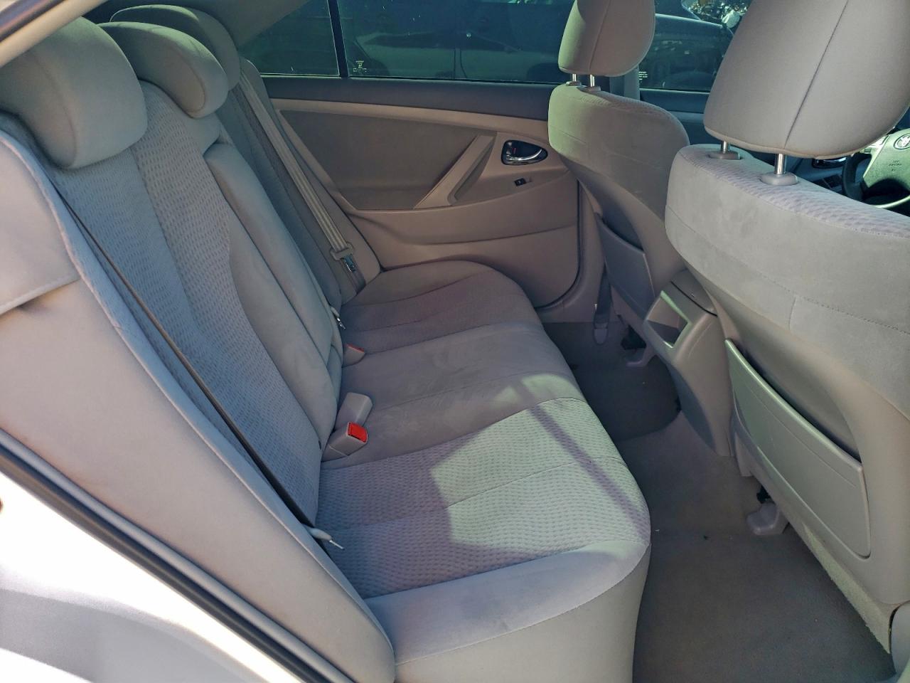 2011 TOYOTA CAMRY BASE photo 19