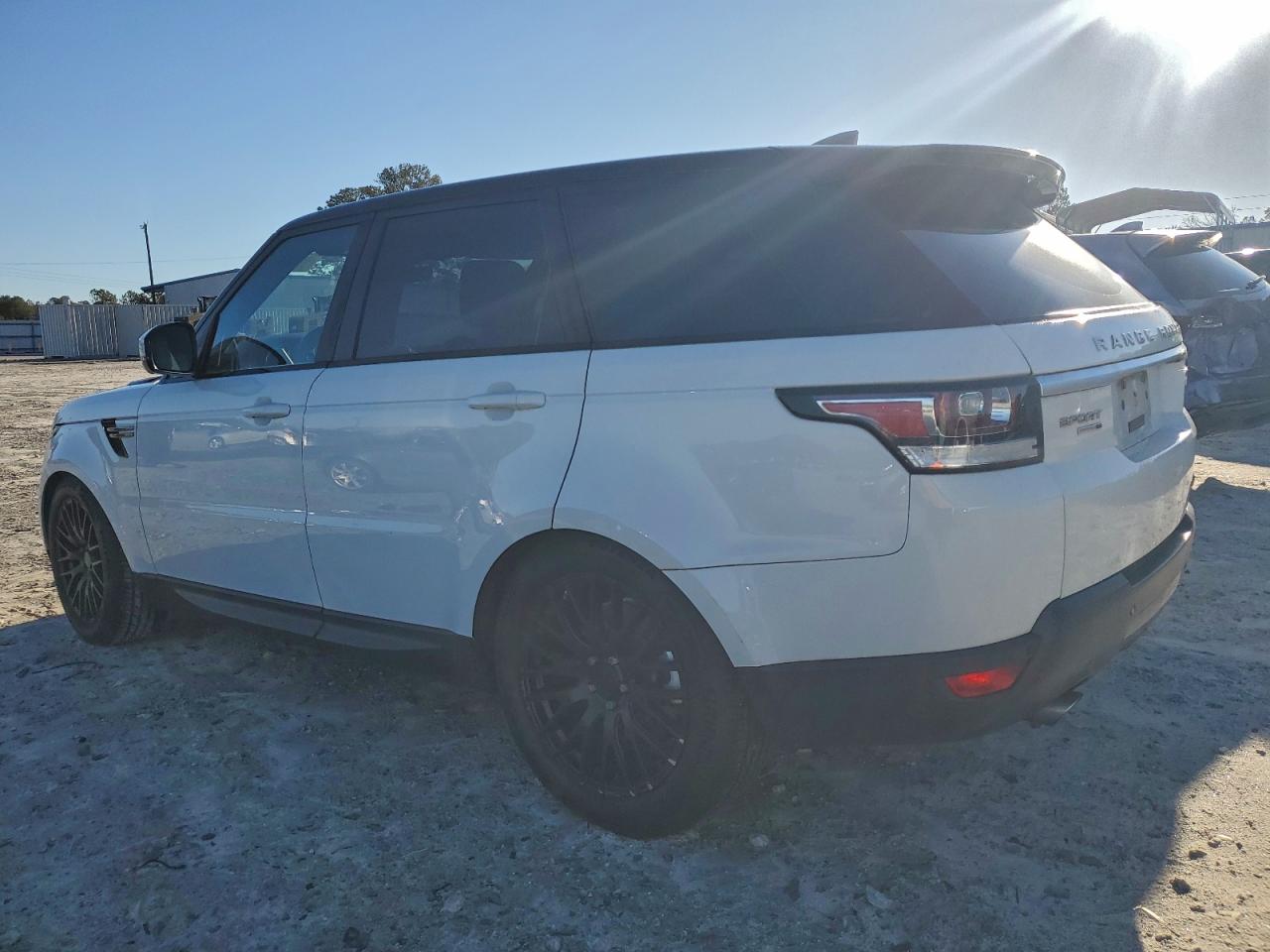 2017 LAND ROVER RANGE ROVER SPORT SE photo 3