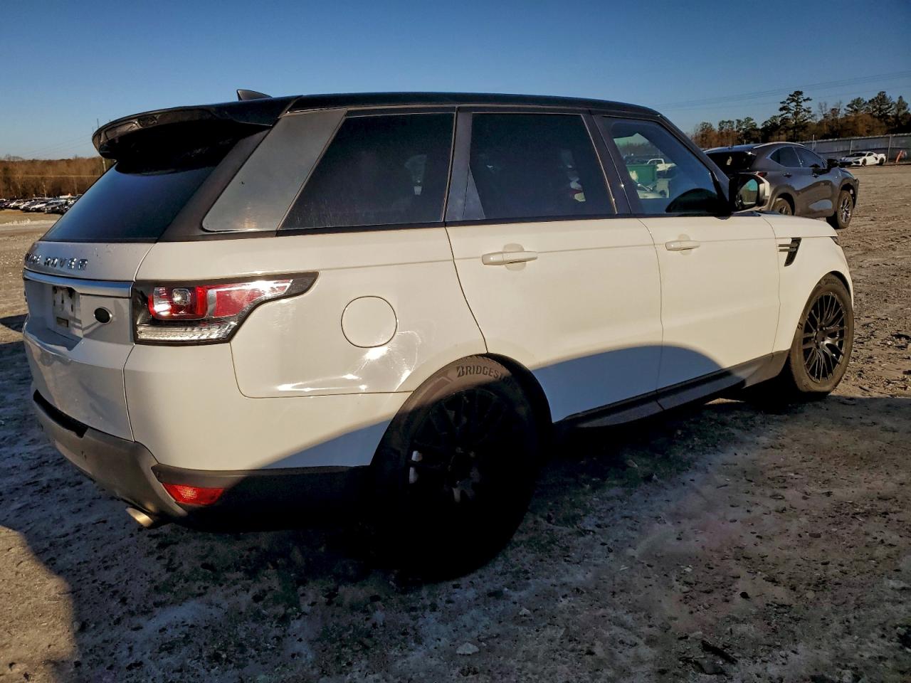 2017 LAND ROVER RANGE ROVER SPORT SE photo 5