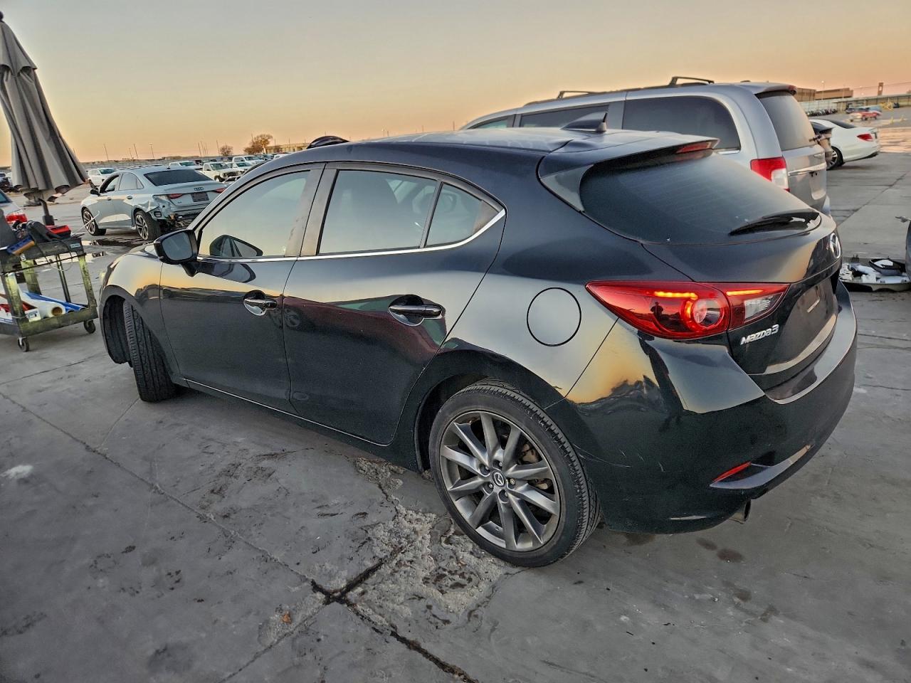 2018 MAZDA 3 GRAND TOURING photo 2