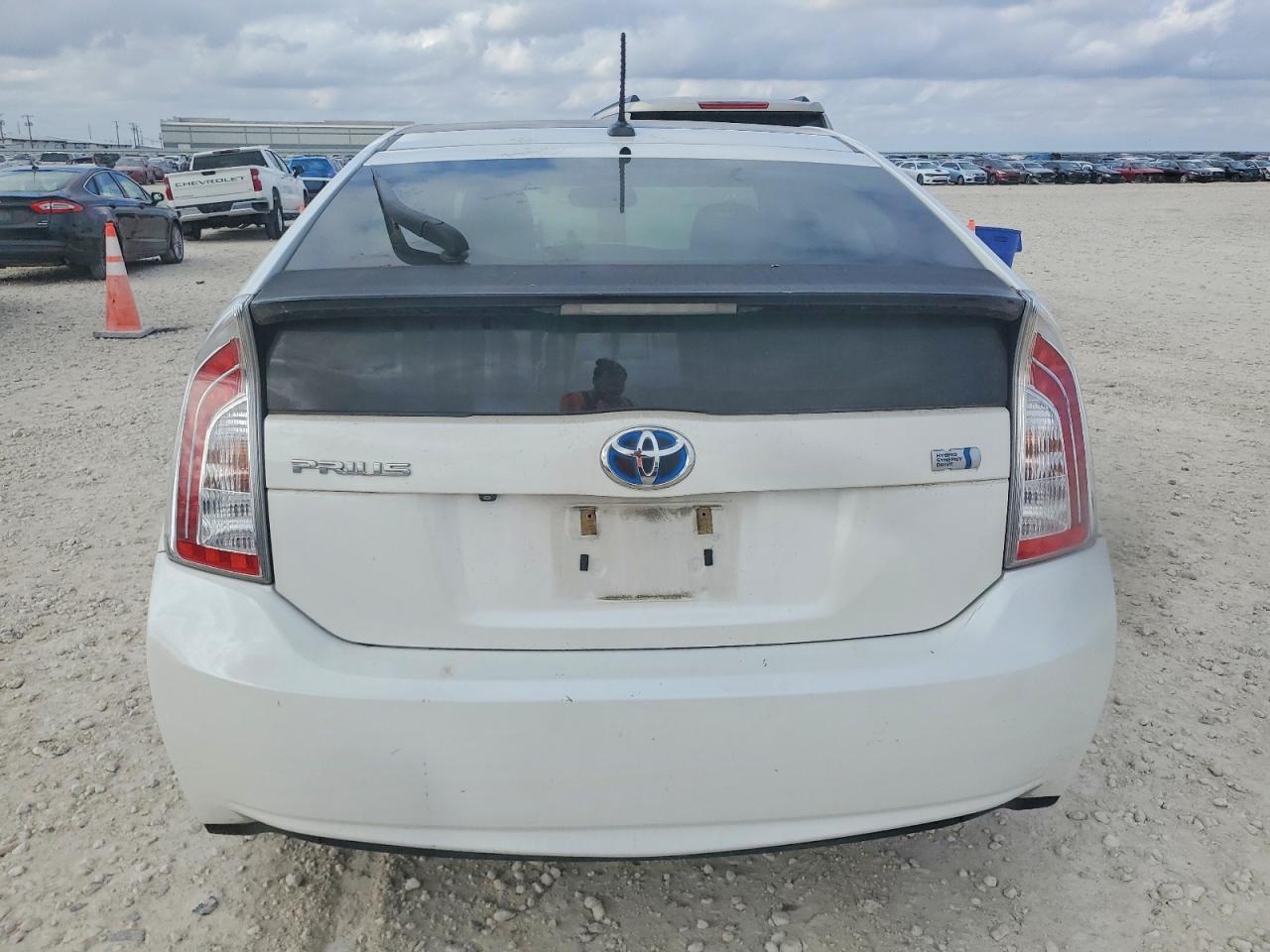 2013 TOYOTA PRIUS photo 6