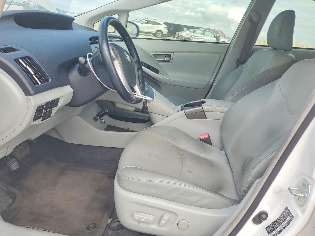 2013 TOYOTA PRIUS photo 7