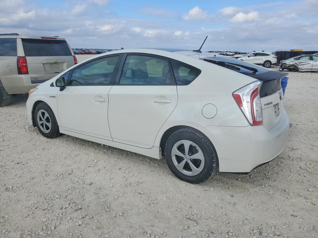 2013 TOYOTA PRIUS photo 2