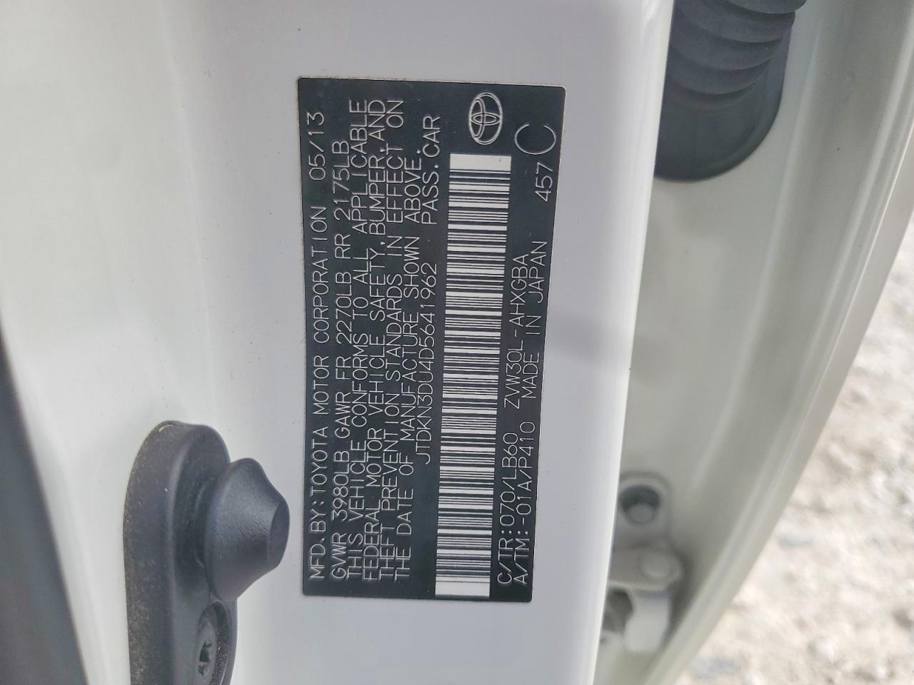 2013 TOYOTA PRIUS photo 13