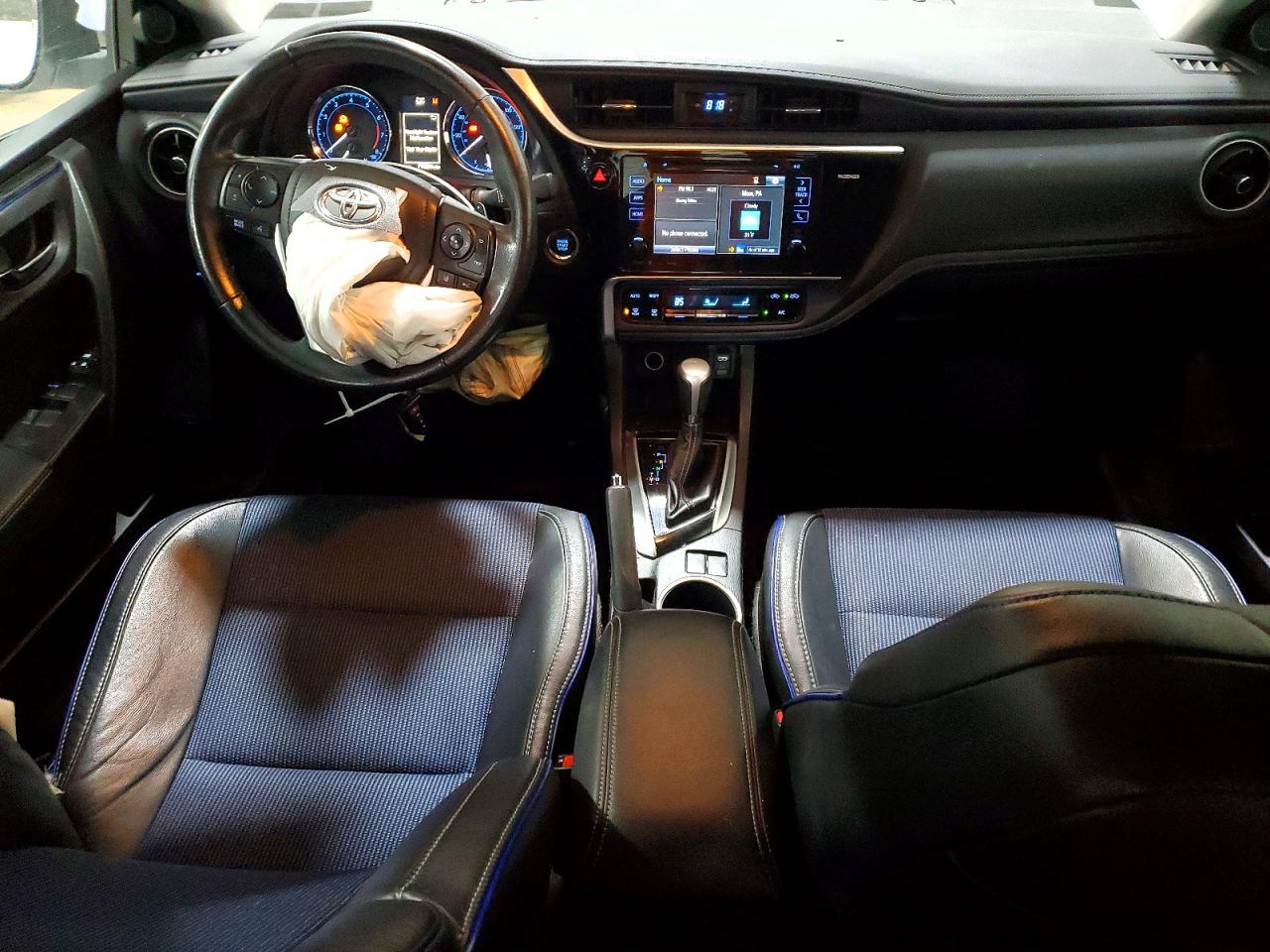 2017 TOYOTA COROLLA L photo 8