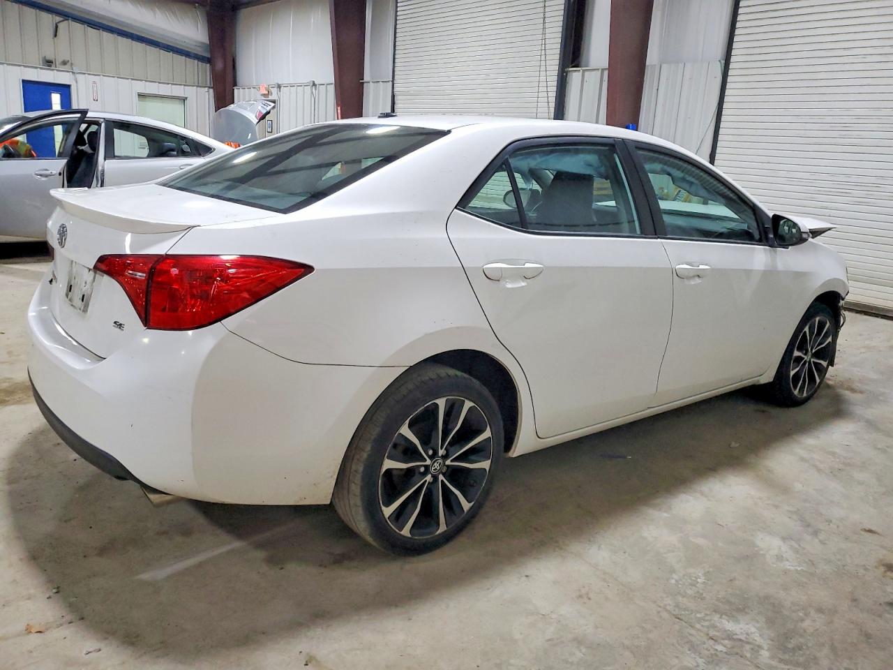 2017 TOYOTA COROLLA L photo 3