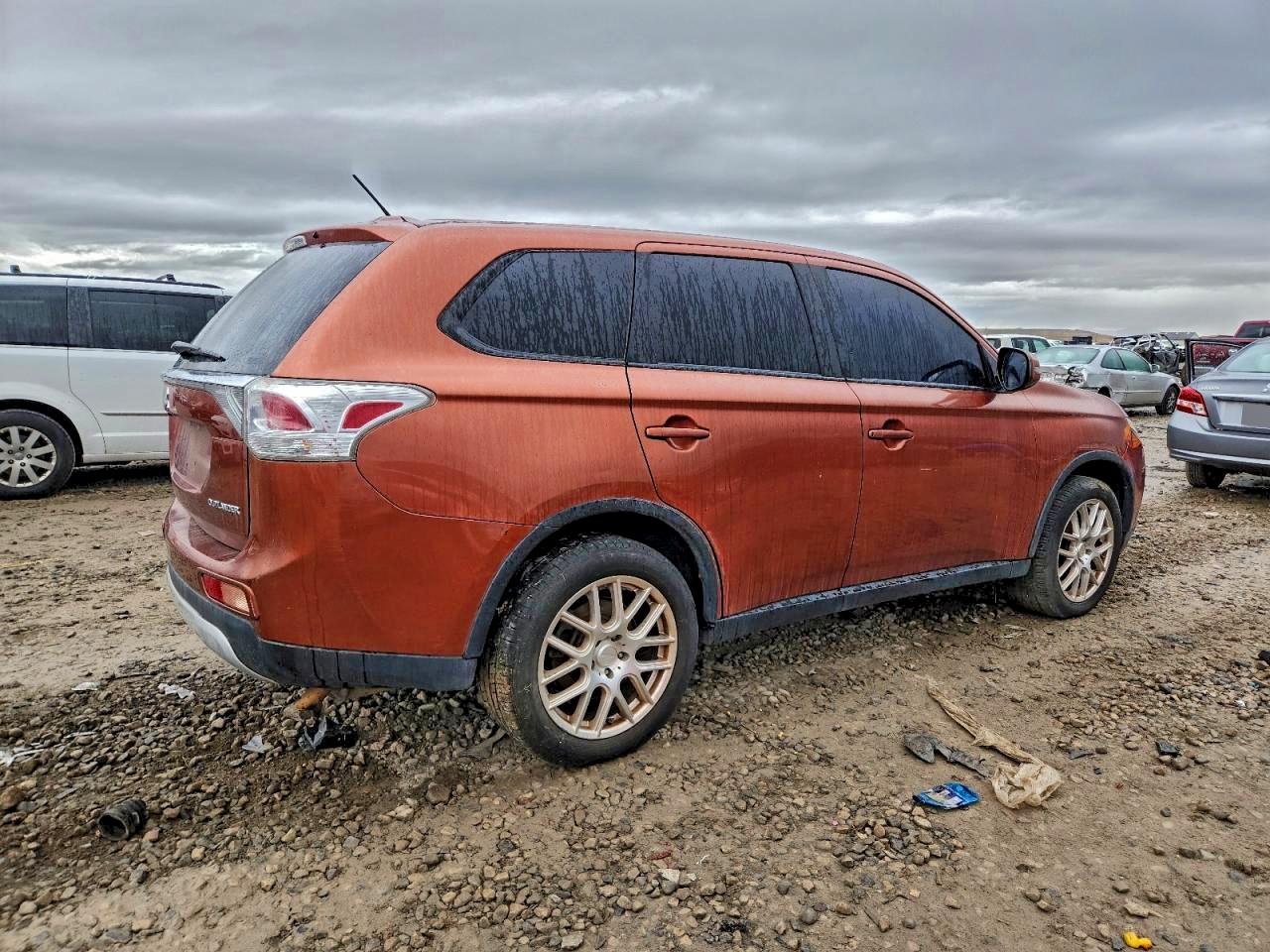 2015 MITSUBISHI OUTLANDER SE photo 3
