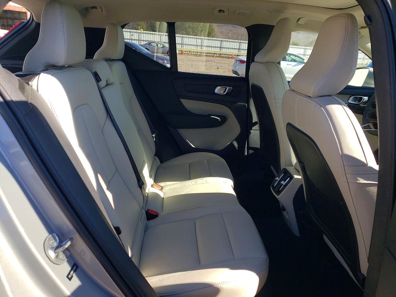 2023 VOLVO XC40 PLUS photo 11