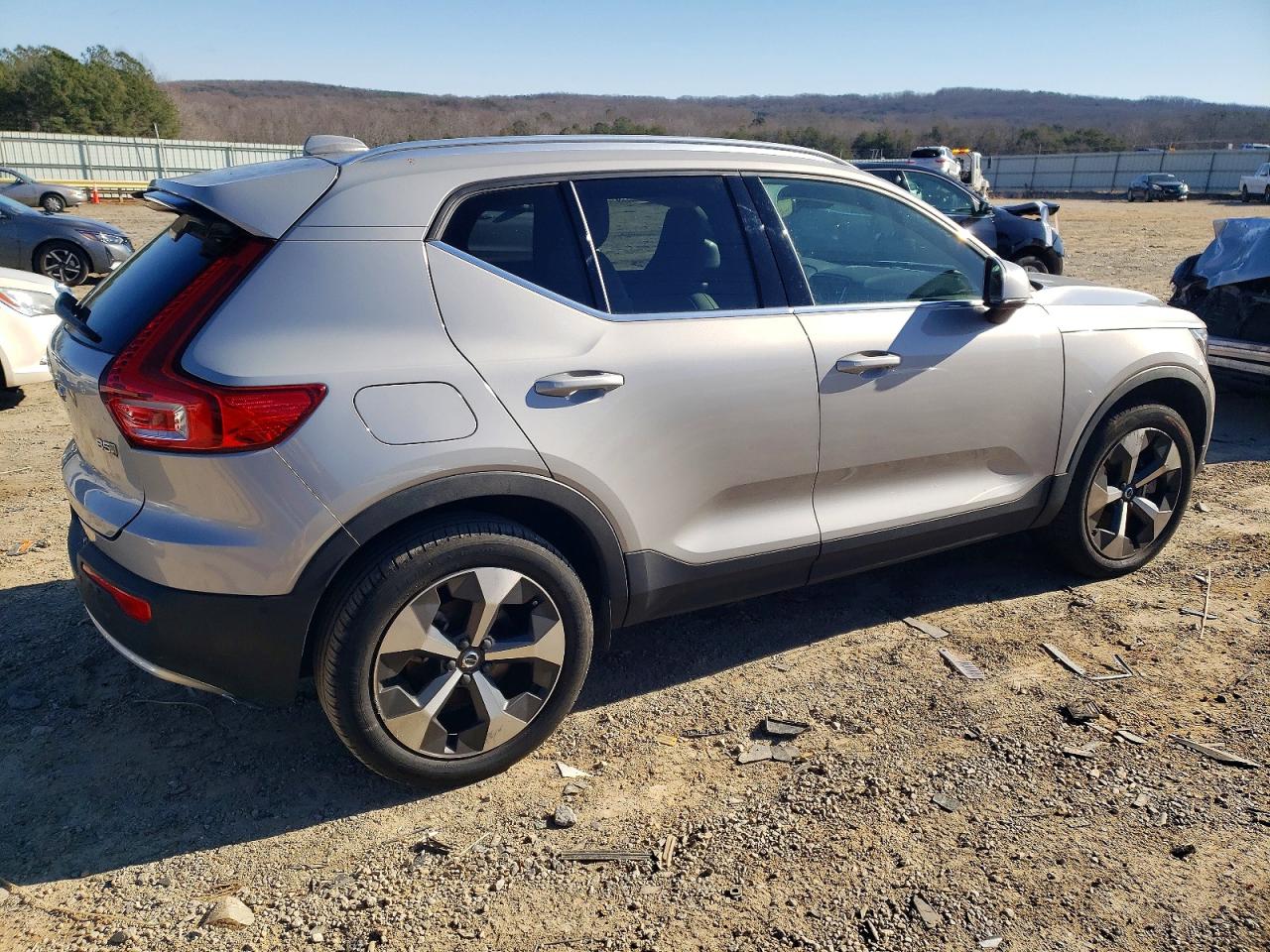 2023 VOLVO XC40 PLUS photo 3