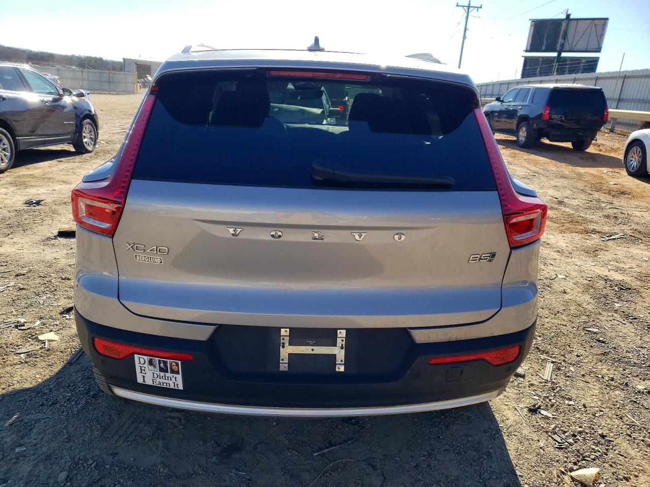 2023 VOLVO XC40 PLUS photo 6