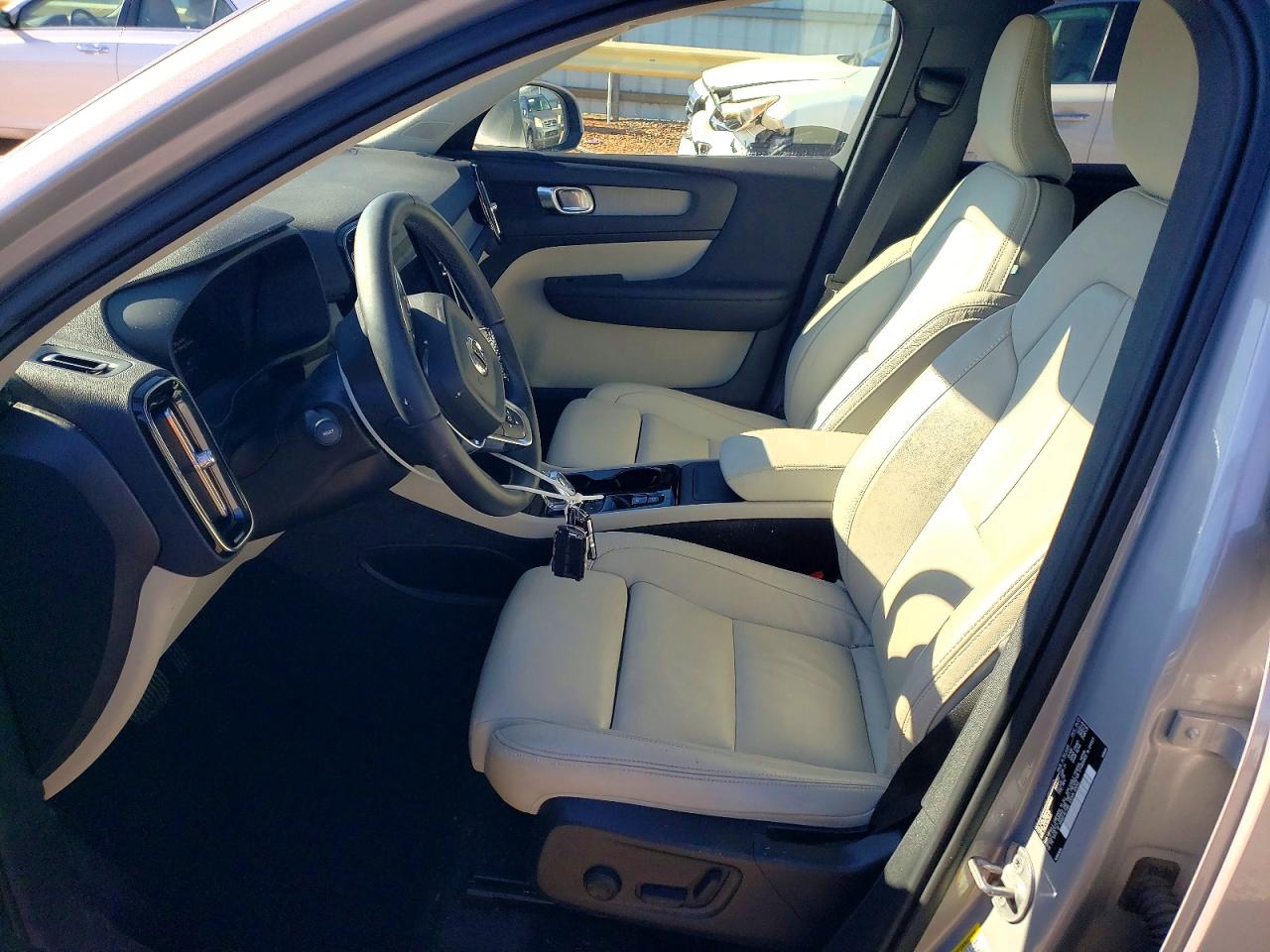 2023 VOLVO XC40 PLUS photo 7