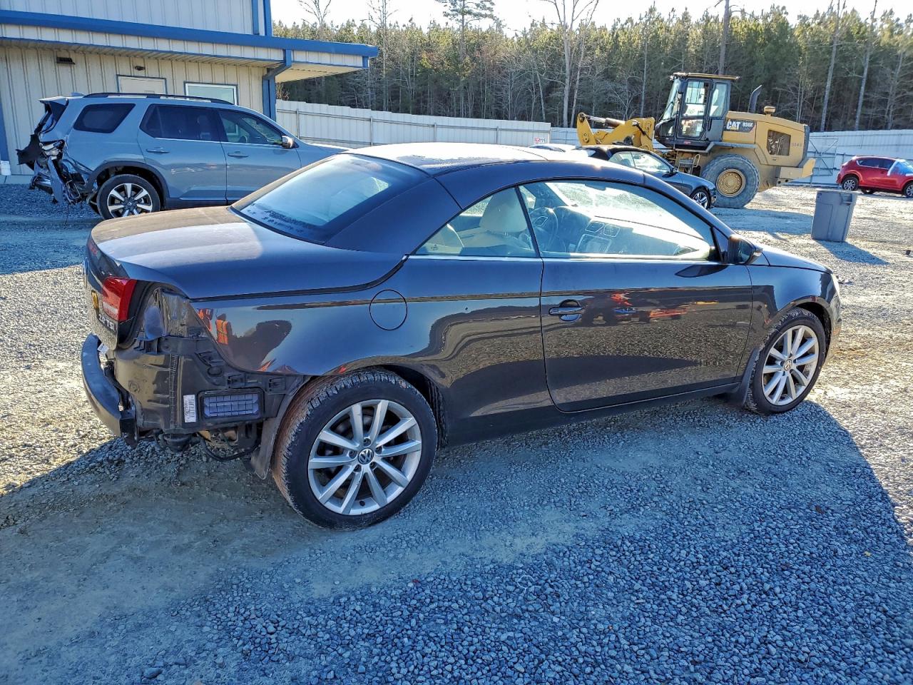 2014 VOLKSWAGEN EOS KOMFORT photo 3