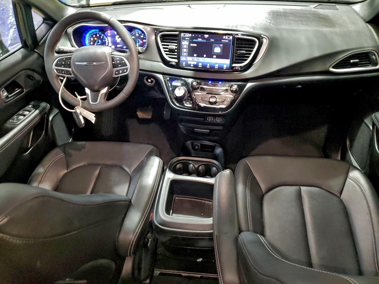 2025 CHRYSLER PACIFICA SELECT photo 8