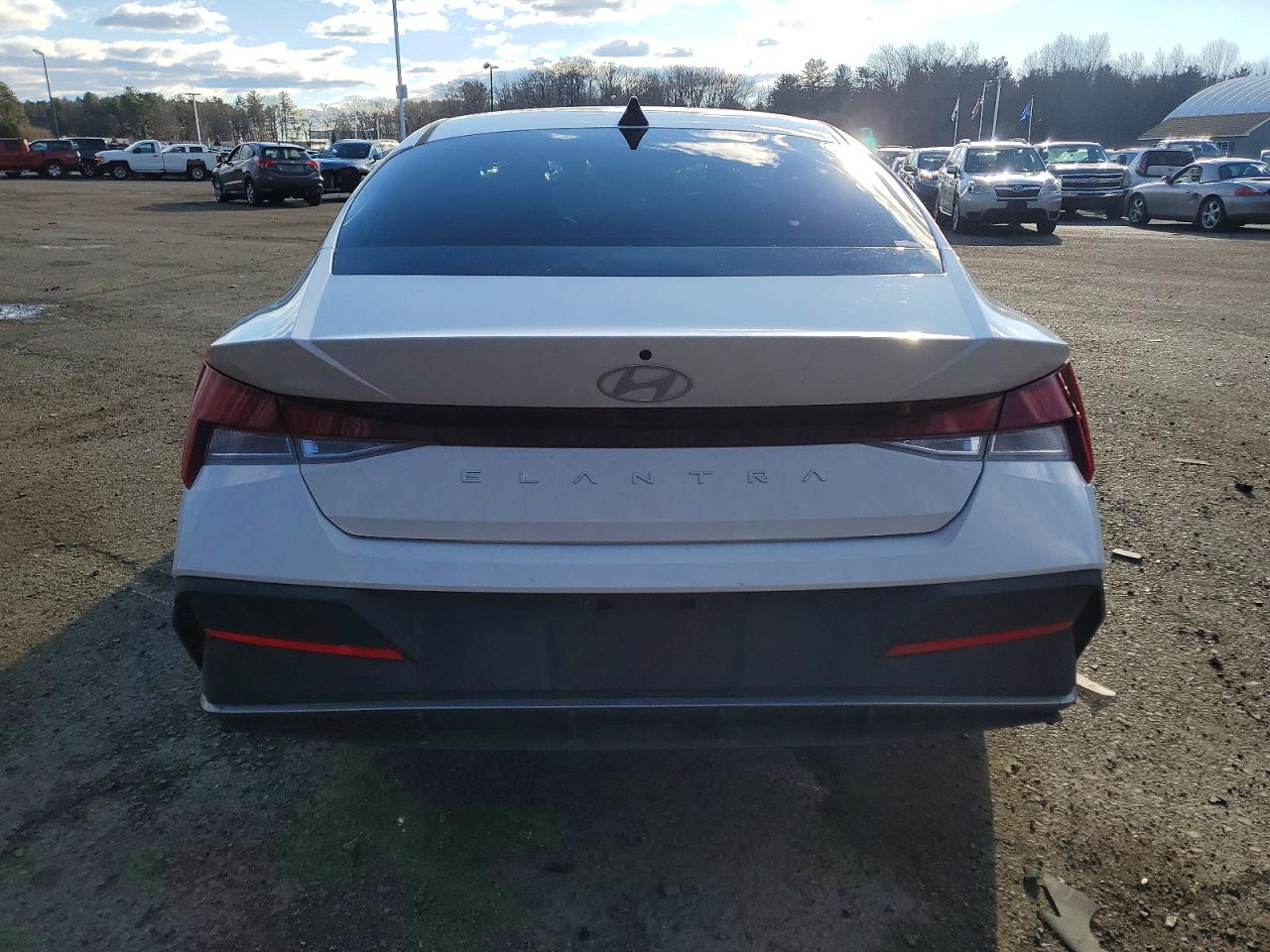 2024 HYUNDAI ELANTRA SEL photo 6