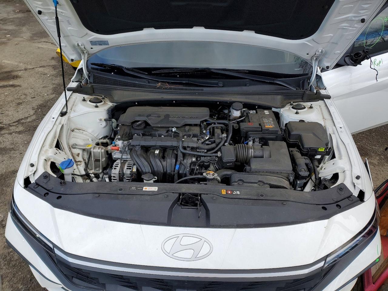 2024 HYUNDAI ELANTRA SEL photo 11