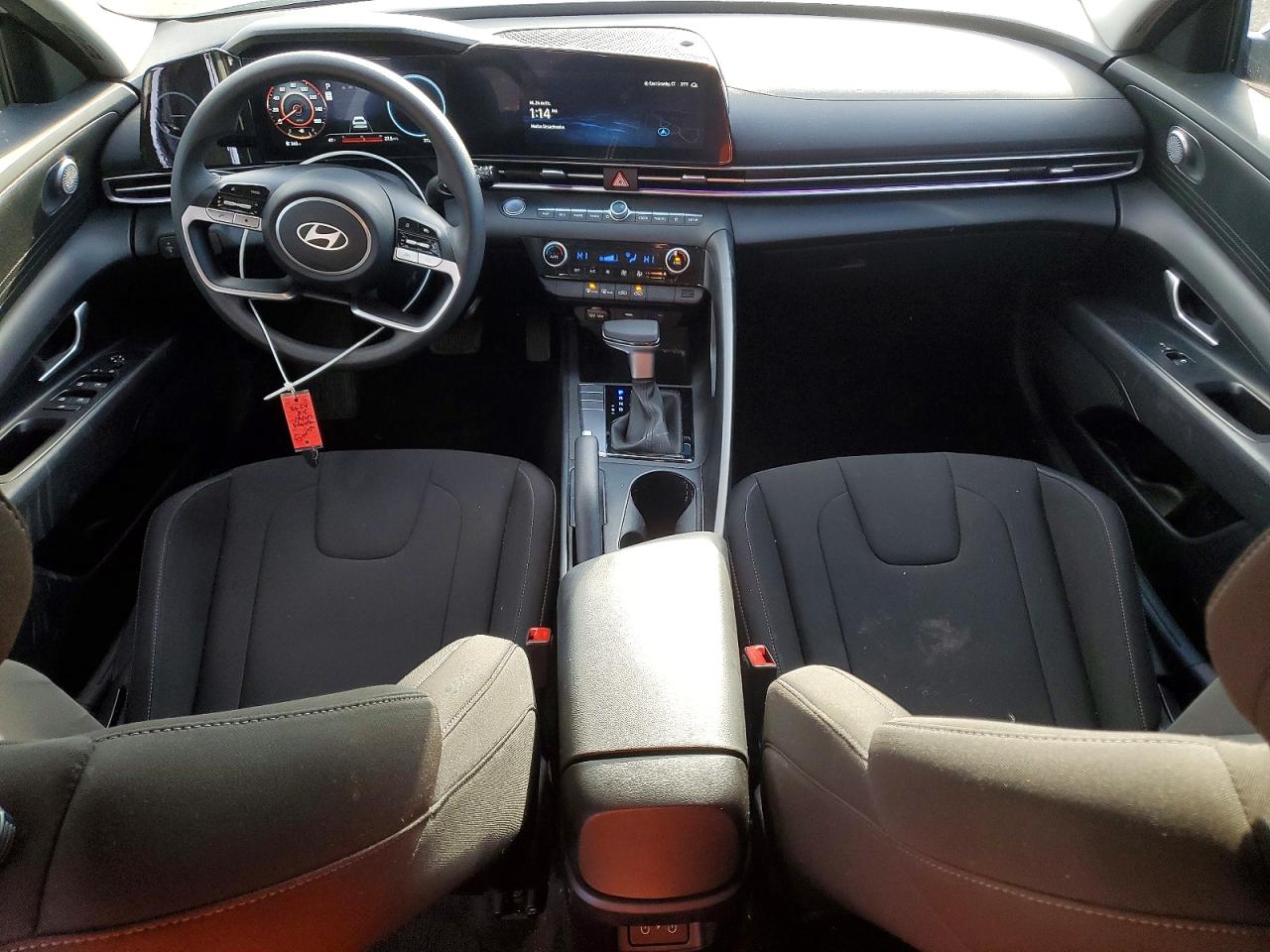 2024 HYUNDAI ELANTRA SEL photo 8