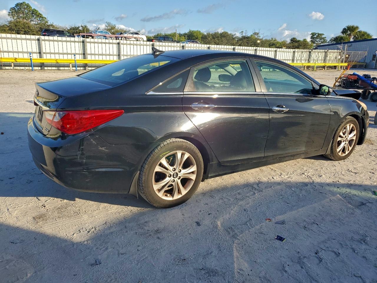 2011 HYUNDAI SONATA SE photo 3