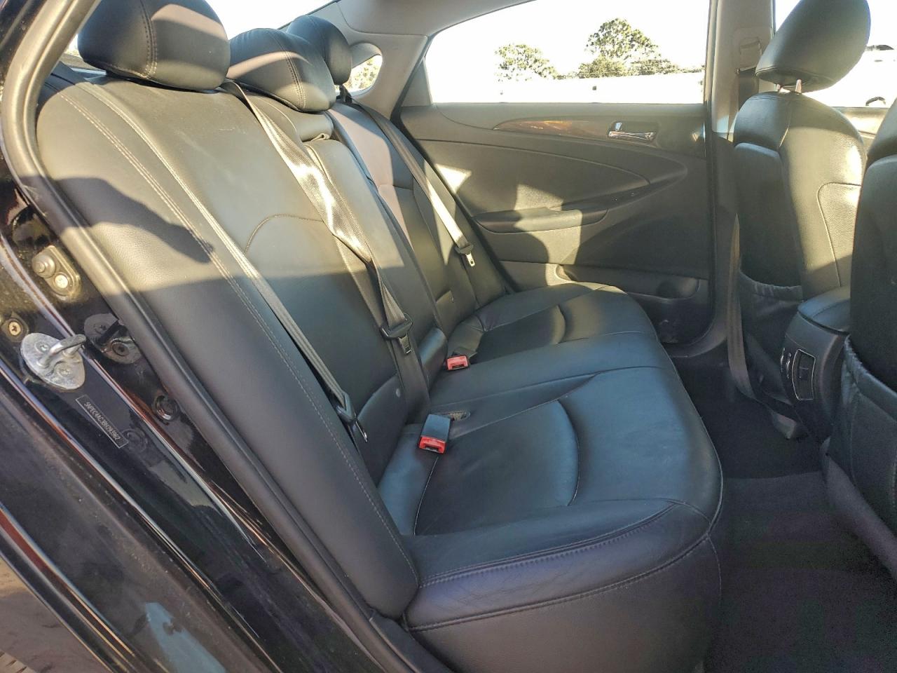 2011 HYUNDAI SONATA SE photo 10