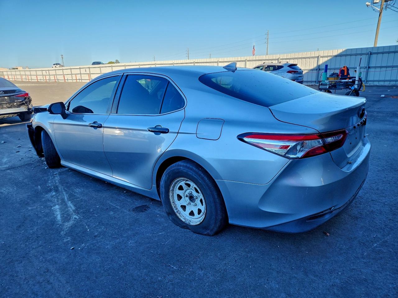 2019 TOYOTA CAMRY L photo 2
