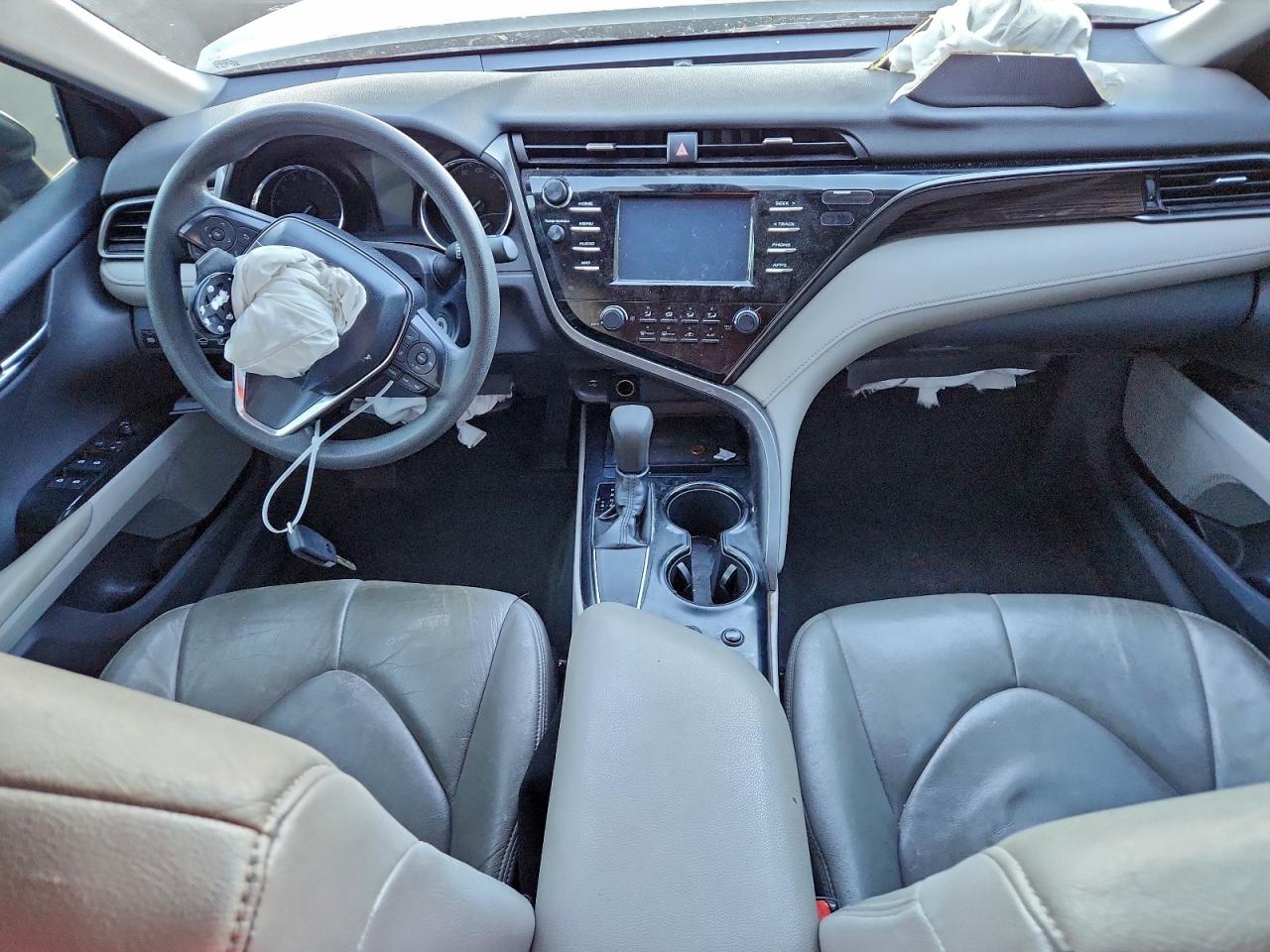 2019 TOYOTA CAMRY L photo 8