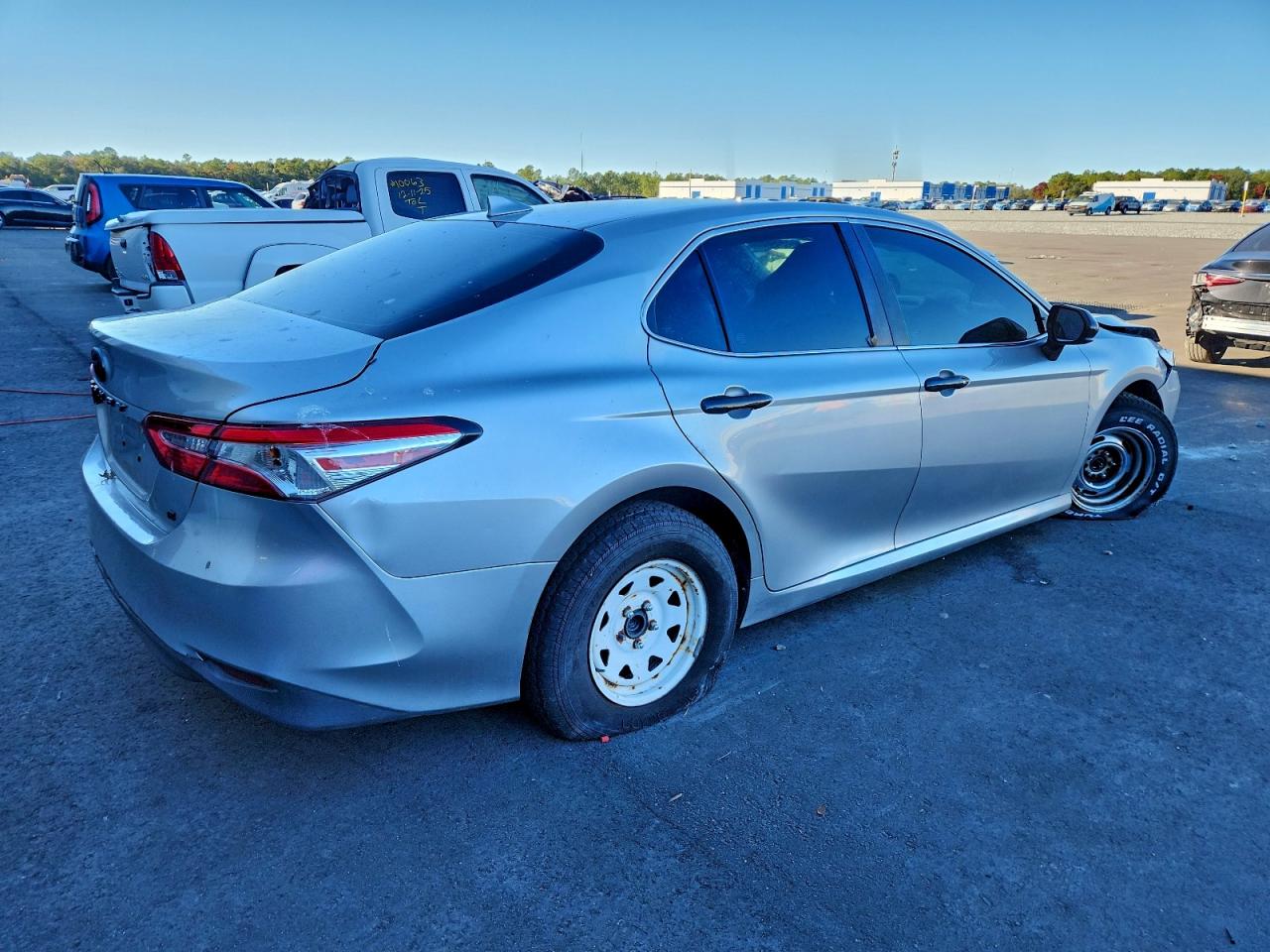 2019 TOYOTA CAMRY L photo 3