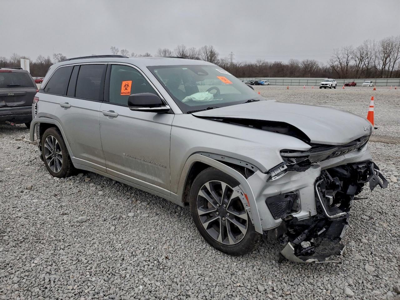 2024 JEEP GRAND CHEROKEE OVERLAND photo 4