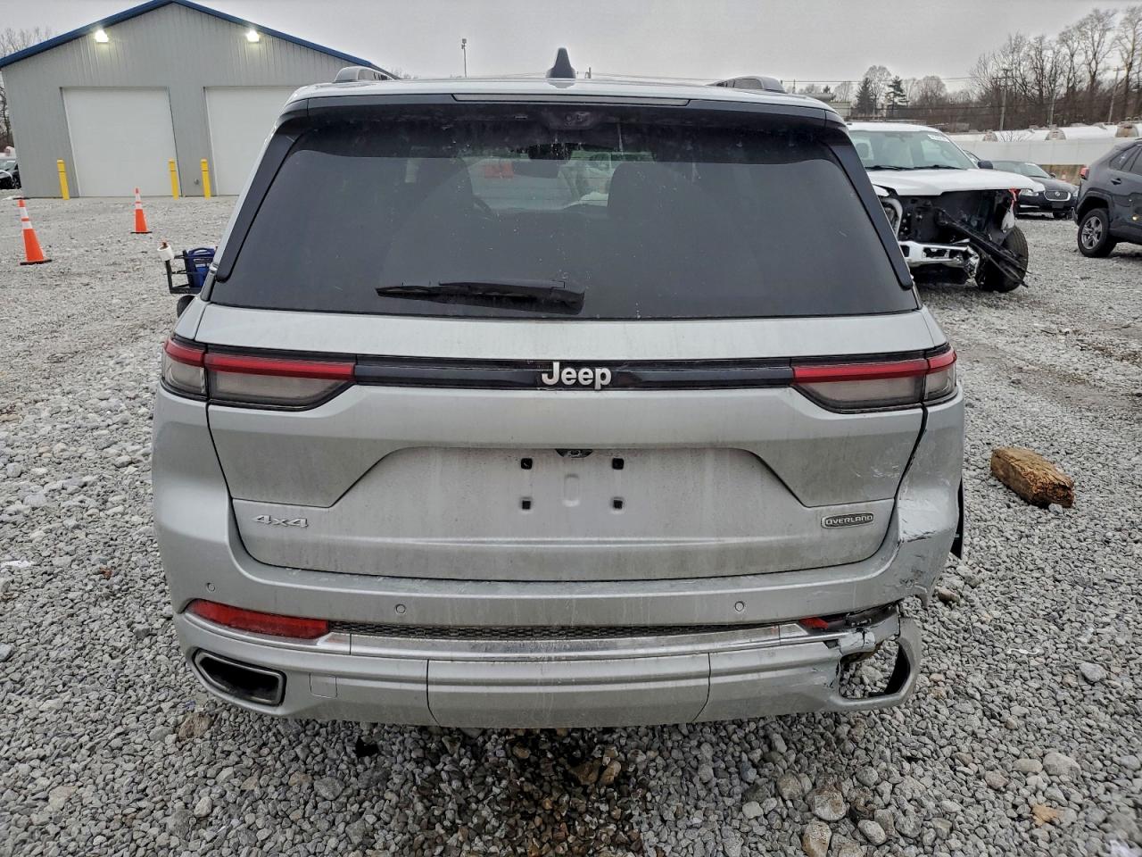 2024 JEEP GRAND CHEROKEE OVERLAND photo 6