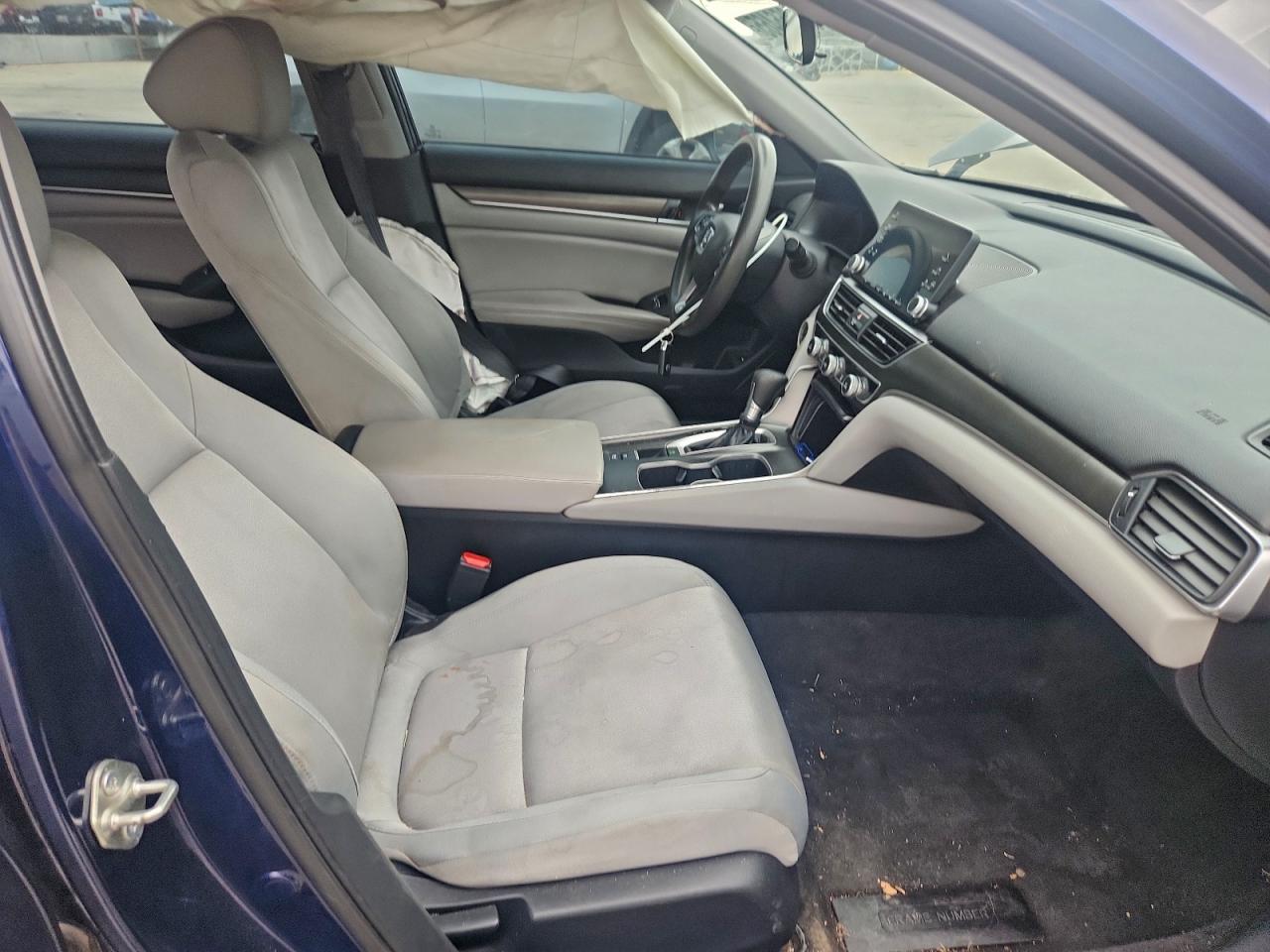 2018 HONDA ACCORD LX photo 7