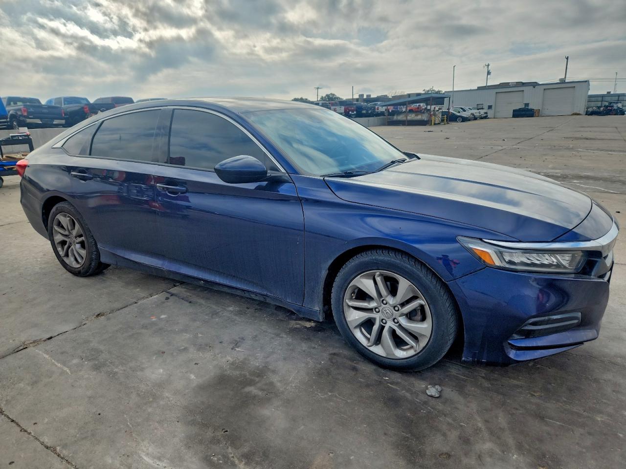 2018 HONDA ACCORD LX photo 4