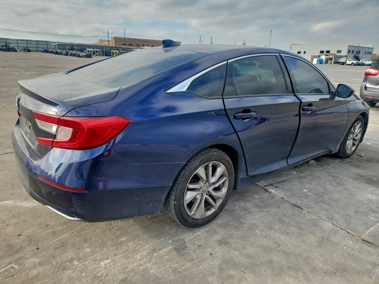 2018 HONDA ACCORD LX photo 3