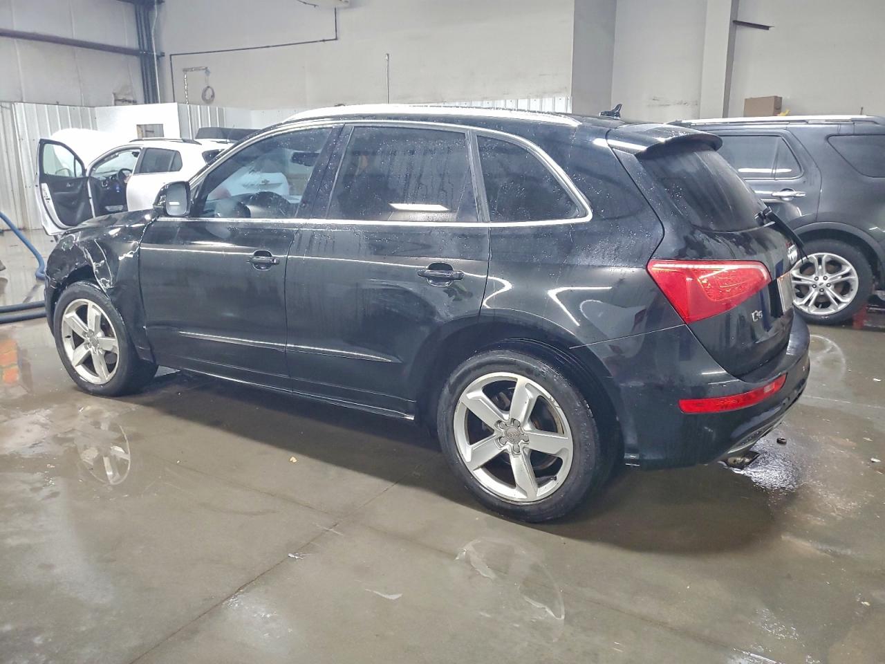 2011 AUDI Q5 PREMIUM PLUS photo 2