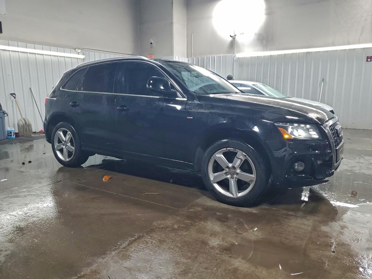 2011 AUDI Q5 PREMIUM PLUS photo 4