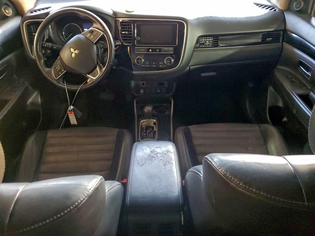 2019 MITSUBISHI OUTLANDER SE photo 8