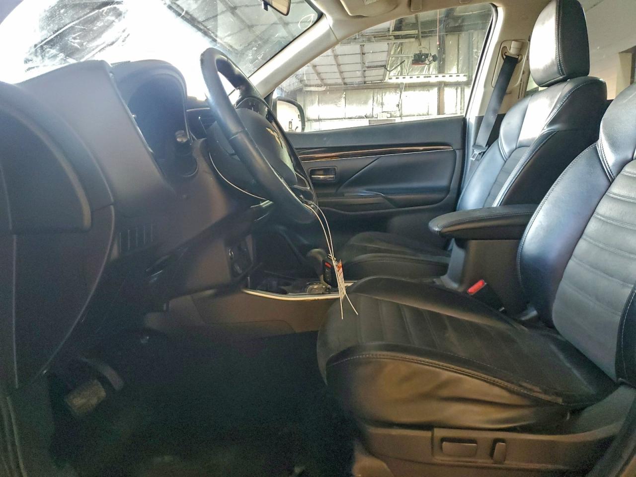2019 MITSUBISHI OUTLANDER SE photo 7