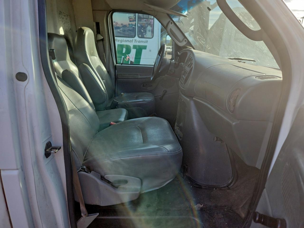 2006 FORD E450 DELIVERY TRUCK photo 11