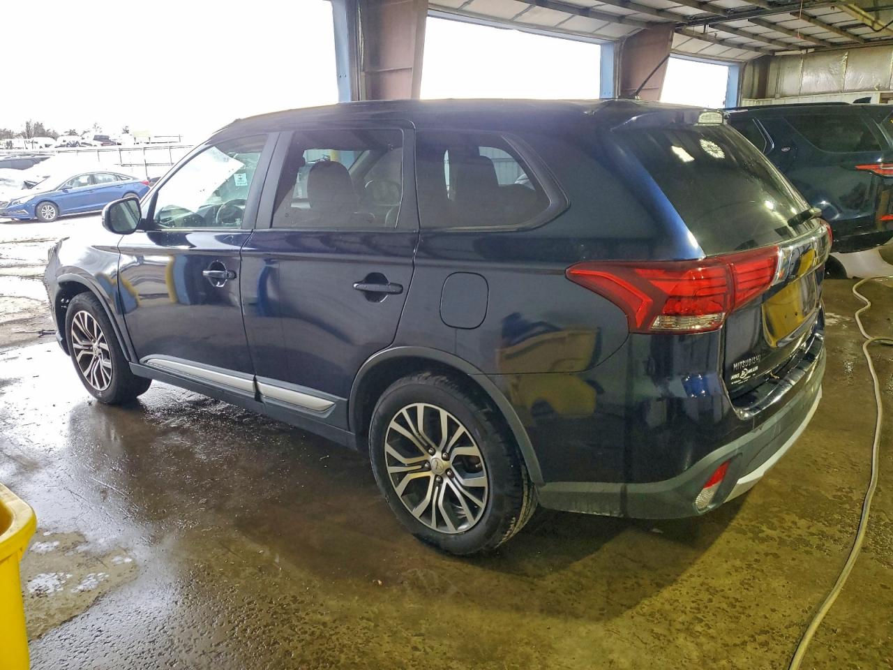 2016 MITSUBISHI OUTLANDER SE photo 2